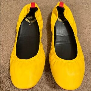 EUC Rita Shoe Closet Mustard Yellow with Red Accent Ballet Flats Size 7